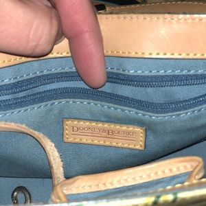 Dooney & Bourke Bags - Small Dooney & Bourke purse Dooney & Bourke Bags - Small Dooney & Bourke purse